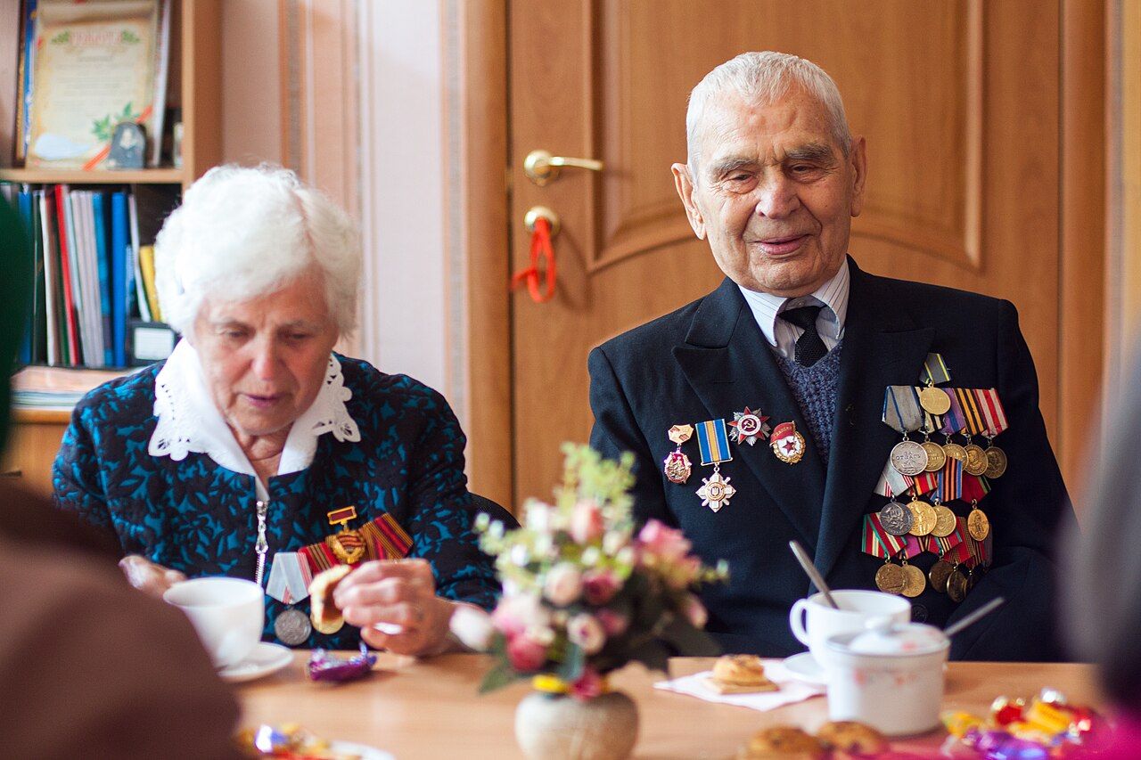 Retired astronaut delivers ambulances to Ukraine, praises Canada's stance