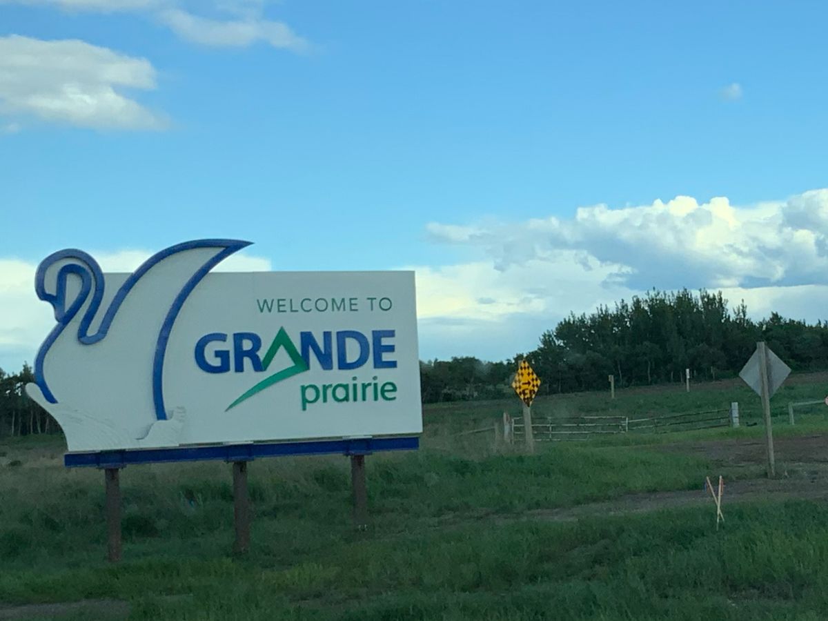 The entrance sign of the city of Grande Prairie.
