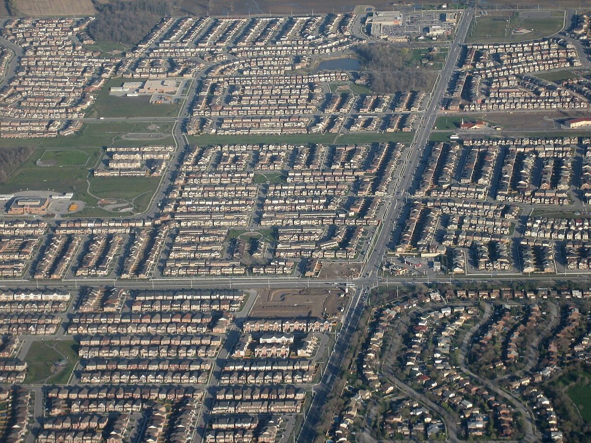 Suburban developments in w:Milton, Ontario