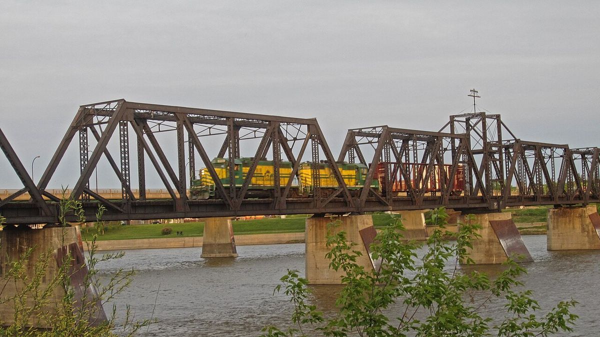 Carlton Trail Railway GP10s cross the North Saskatchewan bridge in 2013.