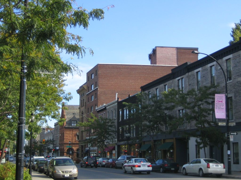 Notre-Dame Street West in Montréal, in quartier la Petite Bourgogne