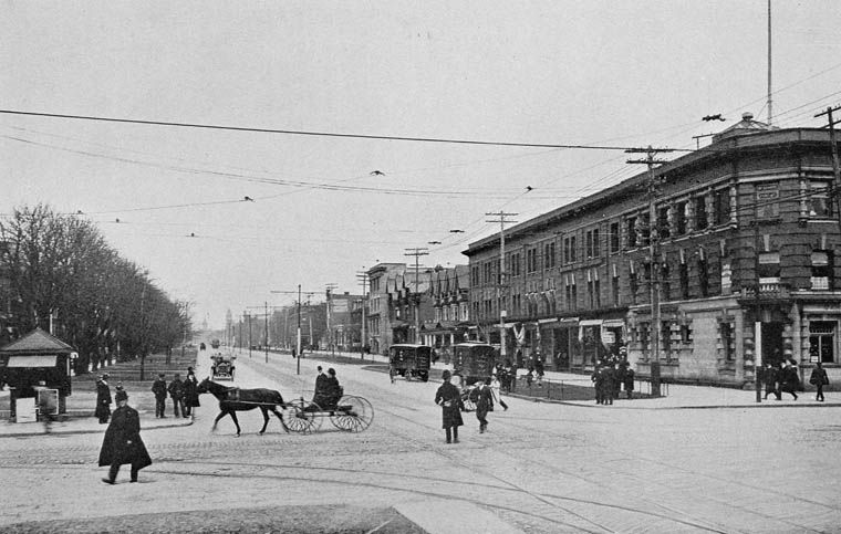 Spadina Avenue, looking north at Queen Street West.