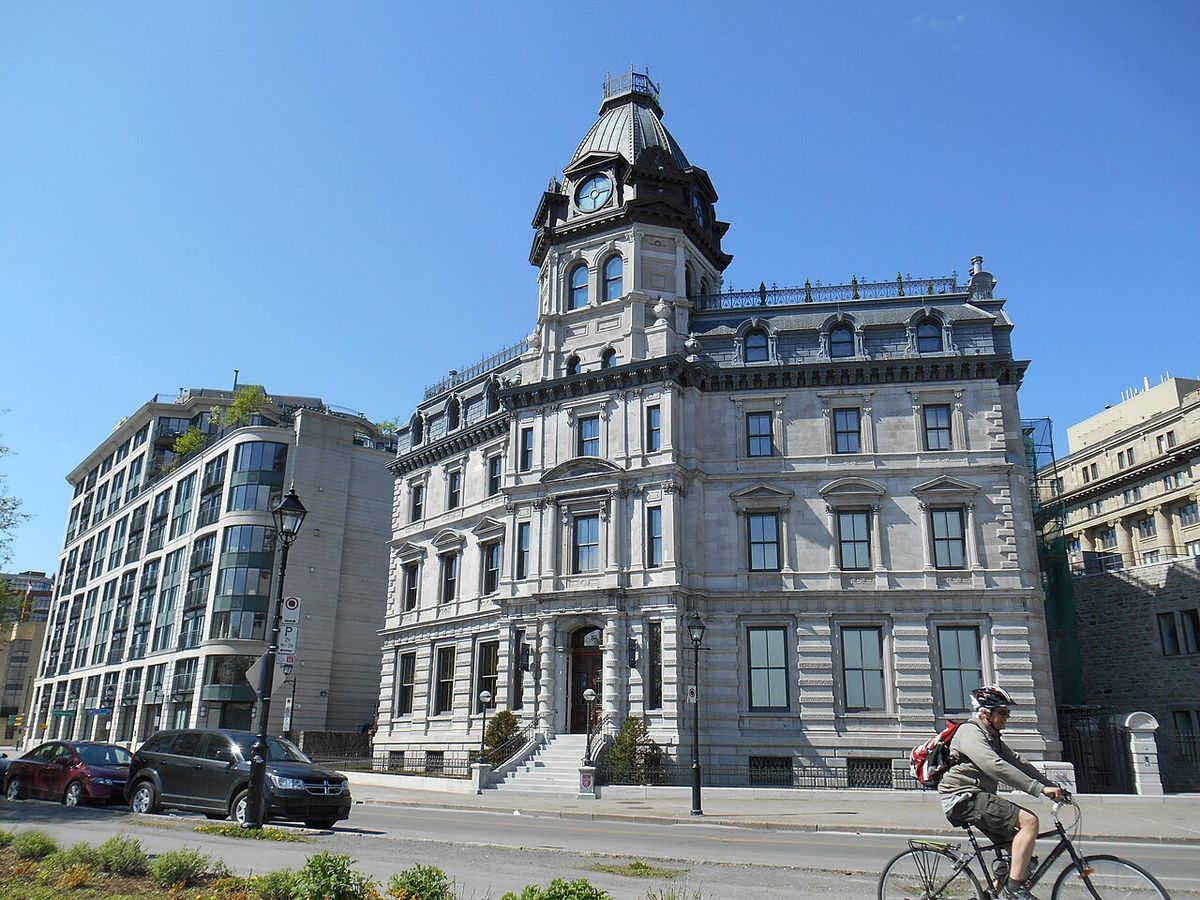 Édifice des Commissaires, 357, rue de la Commune Ouest, Montréal (Québec, Canada) vieux.montreal.qc.ca