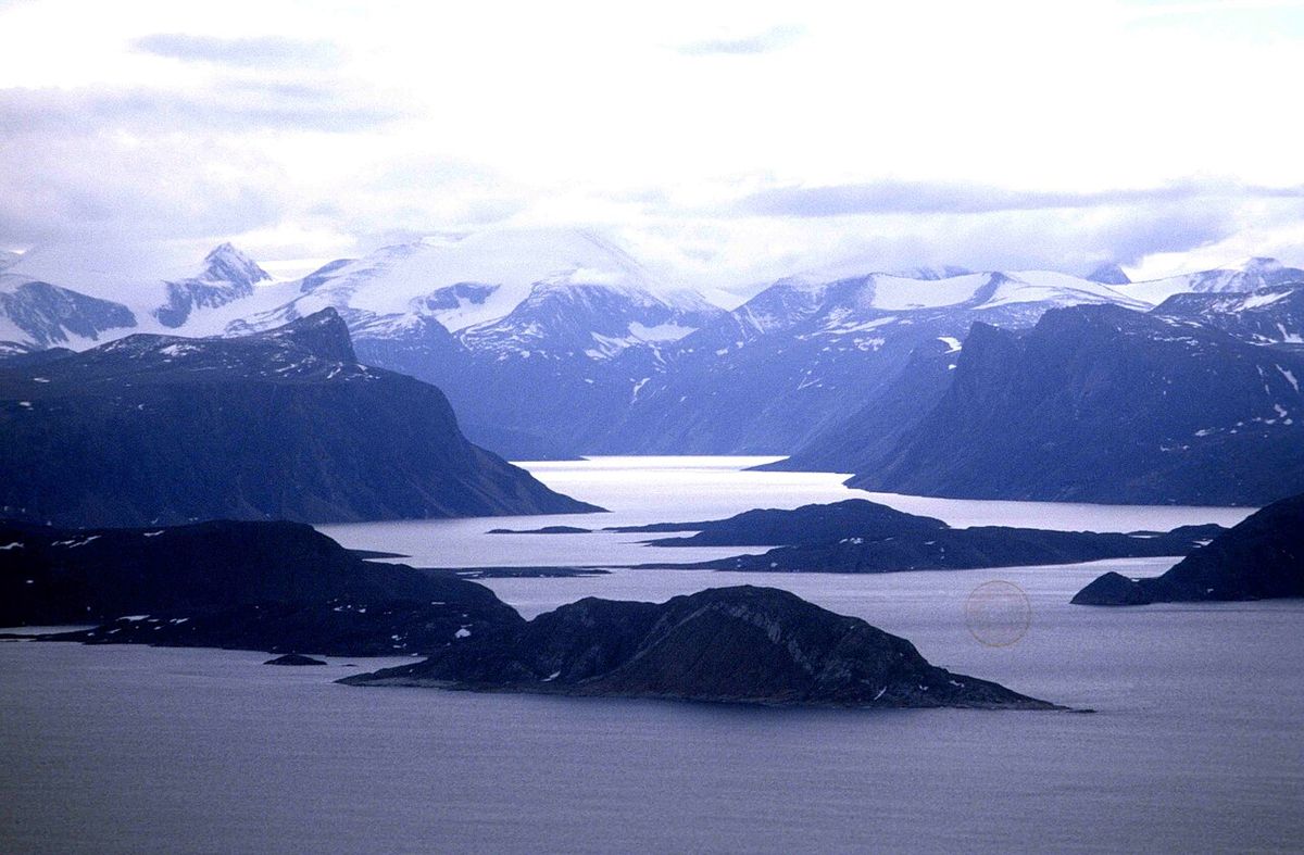 Northern end of Auyuittuq National Park (Home Bay, Davis Strait); in the background Narpaing Fiord